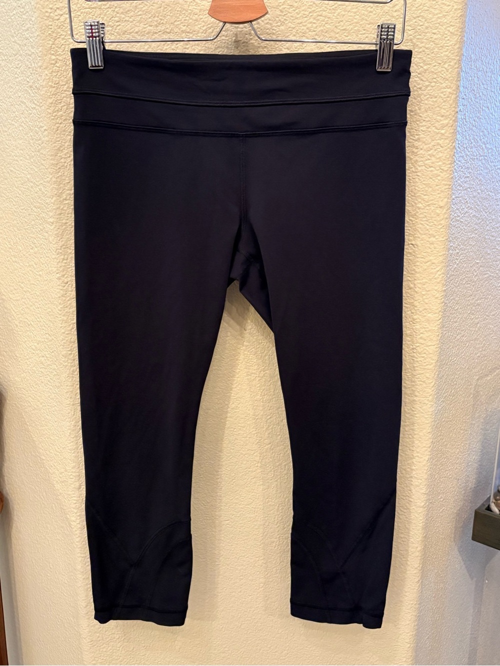 Lululemon Women Black Cropped Athletic Leggings Pants Size 8